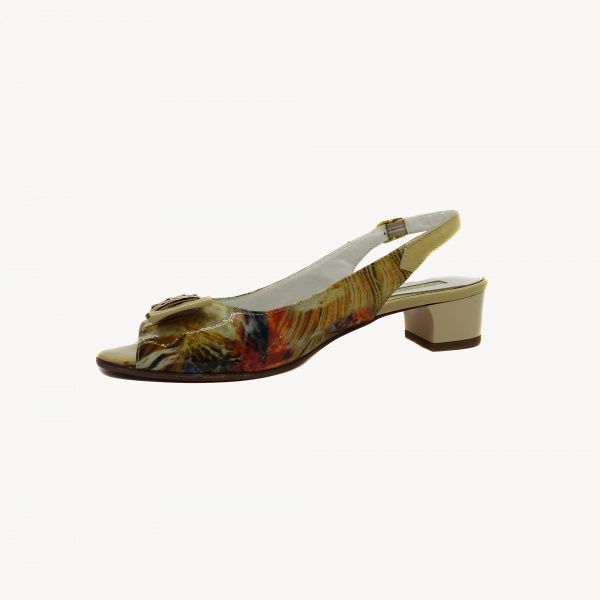 Лаковые босоножки Conni