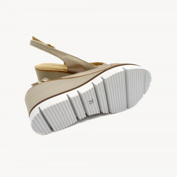 Кожаные босоножки Donna Soft