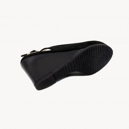 Замшевые босоножки Giovanni Fabiani