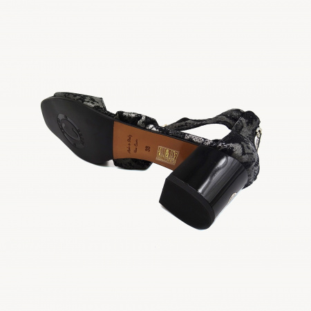 Кожаные босоножки Conni