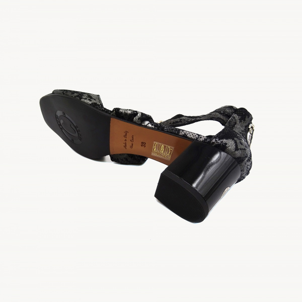 Кожаные босоножки Conni