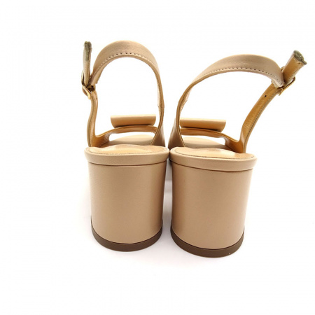 Кожаные босоножки Giovanni Fabiani