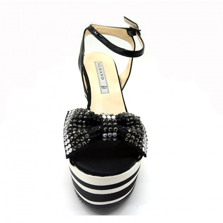 Лаковые босоножки Albano