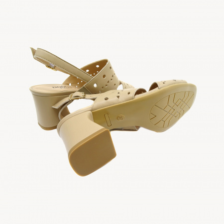 Кожаные босоножки Donna Soft