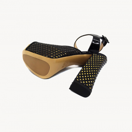 Кожаные босоножки Mara