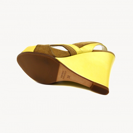 Замшевые босоножки Giovanni Fabiani