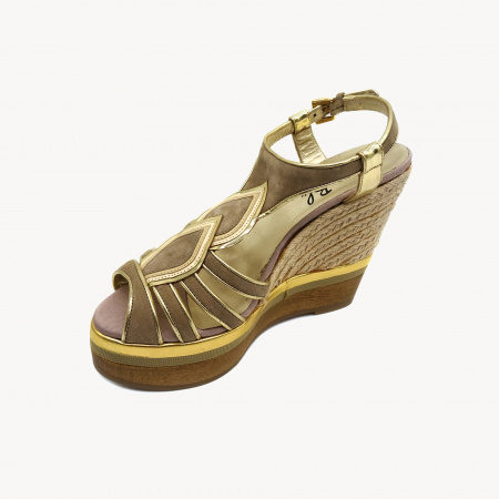 Кожаные босоножки на платформе Loriblu