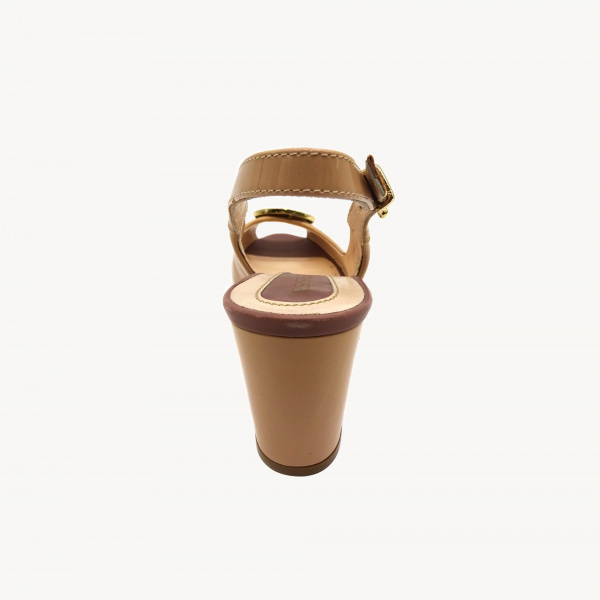 Кожаные босоножки Essere