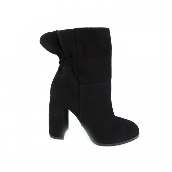 Замшевые полусапоги Helena Soretti