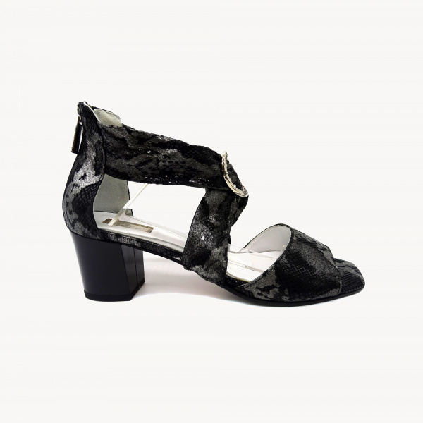 Кожаные босоножки Conni