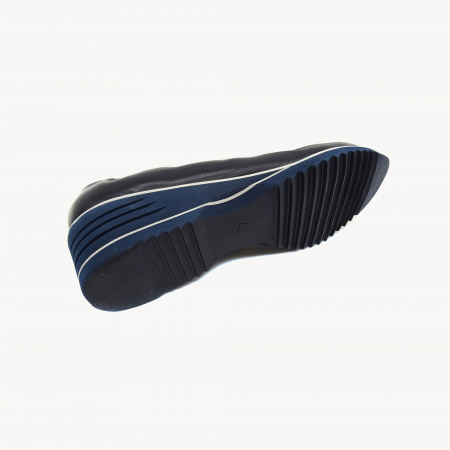 Кожаные туфли на танкетке Donna Soft