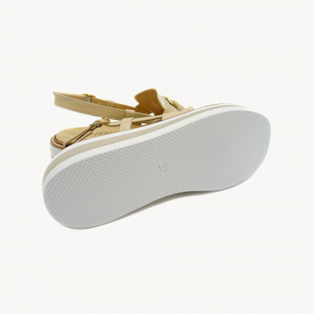 Кожаные босоножки Donna Soft