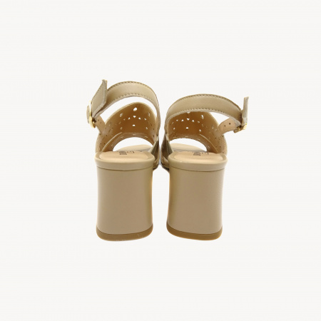 Кожаные босоножки Donna Soft