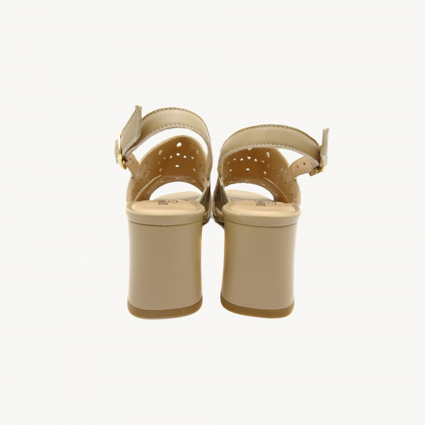 Кожаные босоножки Donna Soft