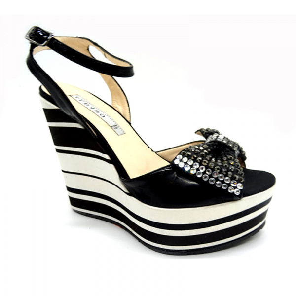 Лаковые босоножки Albano