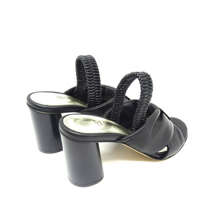 Кожаные босоножки Mara DIANA